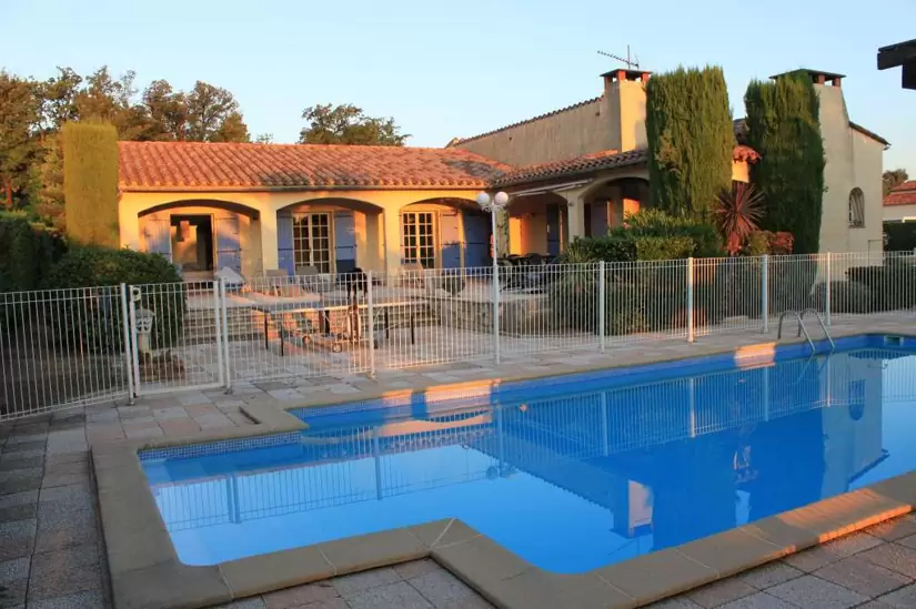 CHF 800.– Superbe villa sud de la France avec grande piscine