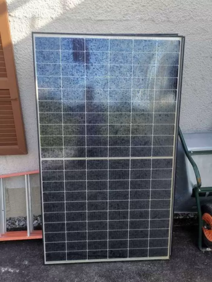 CHF 100.– 4x Panneaux solaires Axitec 375Wc